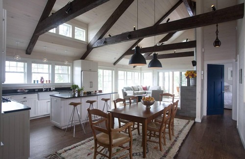 Lake Shore Cabaña | Cape Cod Cumple Up North en este Gull Lake Retreat