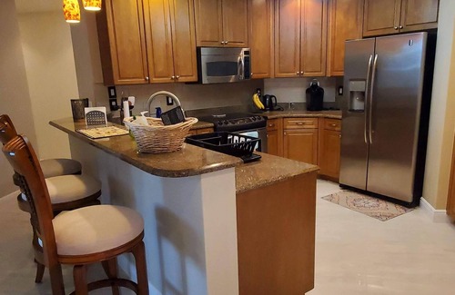 Cape Harbour Condominio | Cape Coral, Cape Harbour Condo w/ beautiful views & 2 screened lanais, new reno.