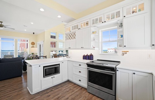 Cape San Blas Casa | Vistas del golfo, hogar personalizado de 2600 pies cuadrados, 30 pasos para la playa, piscina, porche con mosquitero