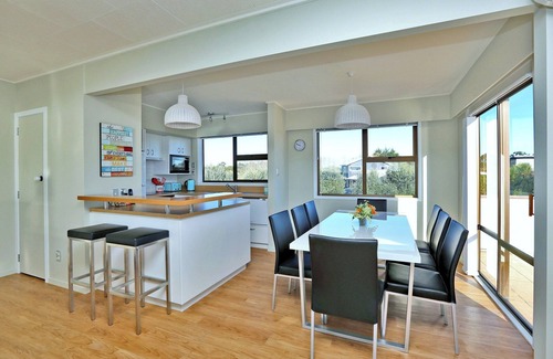 Haumoana Casa | Cape View Villa: Well-appointed house with stunning sea views! Family-friendly.