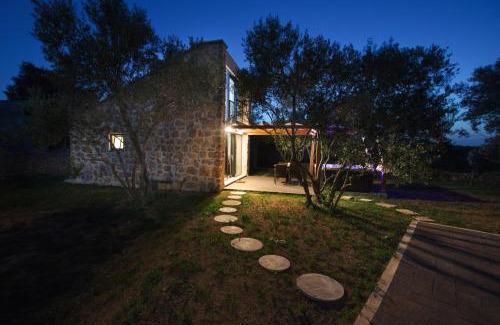 Lukoran Casa | Capesanta atraktivna kamena kučica
