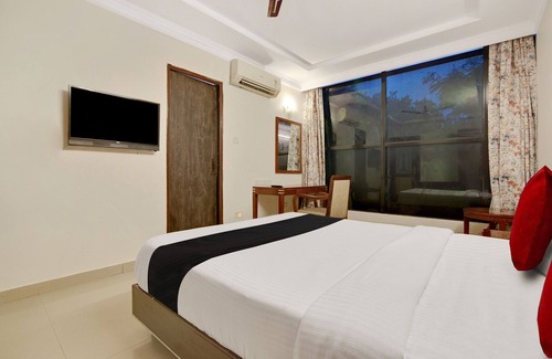 Jayanagar Hotel | Capital O 11148 Amethyst Business Hotel