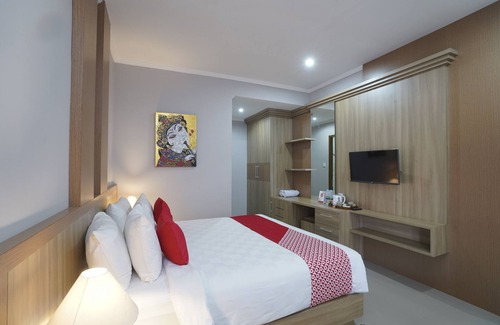 Renon Hotel | Capital O 2166 Elitya Stay