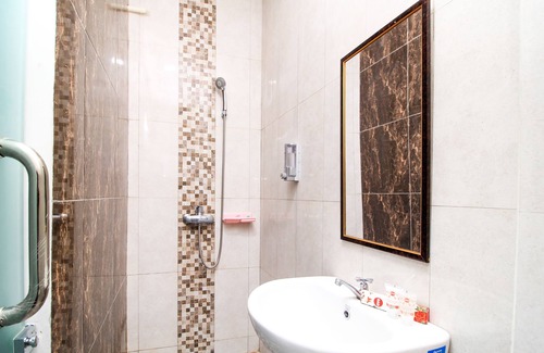 Surabaya Hotel | Capital O 217 A1 Hotel