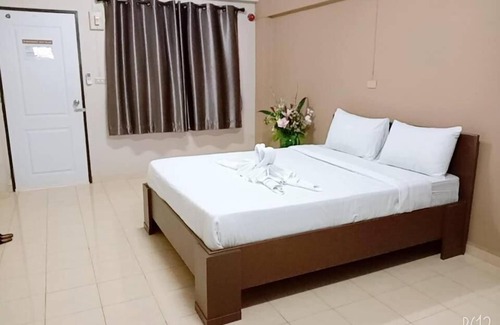 Phra Nakhon Si Ayutthaya Hotel | Capital O 75406 Hotel M Rojana