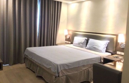 Bonifacio Global City Hotel | Capital O 804 The Residences at Bonifacio Civic Center