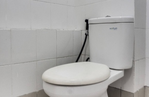 Jatinegara Hotel | Capital O 91940 Flexible Property Near Mall Bassura Near Taman Bassura/ mall bassura