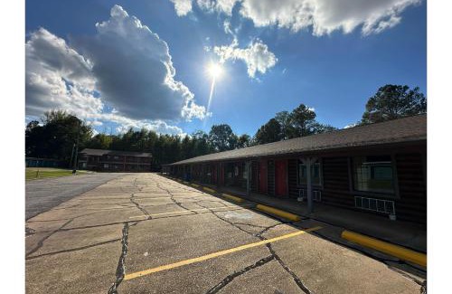 Camden Hotel | Capital O American Inn Motel Camden AL