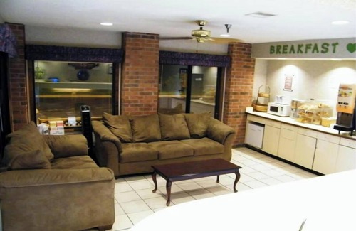 Mexico Hotel | Amerihost Inn & Suites - Mexico