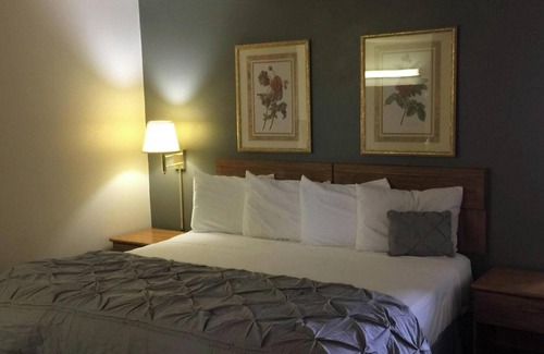 Mexico Hotel | Amerihost Inn & Suites - Mexico