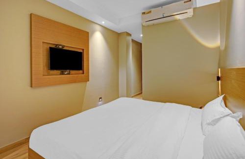 Sualkuchi Hotel | Capital O Penthouse