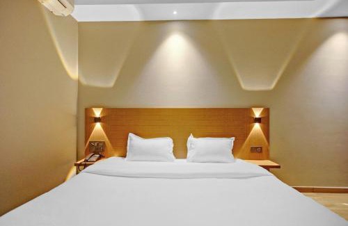 Sualkuchi Hotel | Capital O Penthouse