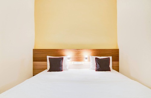 Pekanbaru Hotel | Capital O Pusat Kota Pekanbaru Near Mall Living World Formerly Radja Homestay