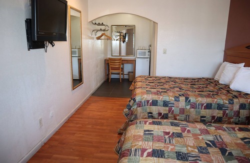 Beach Hill - Beach Flats Hotel | Capri Motel