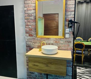 Douai Apartamento | Capsule Street Art - Sauna- Jacuzzi - Playstation 5 - Billard - Netflix - Home cinéma - Terrasse