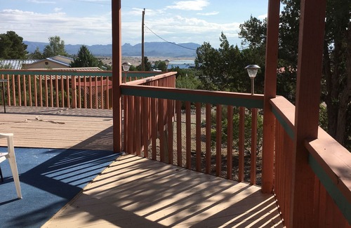 Elephant Butte Casa | Captain's Quarters: Home on 1/2 acre, pets okay, circle drive, new Trex deck.
