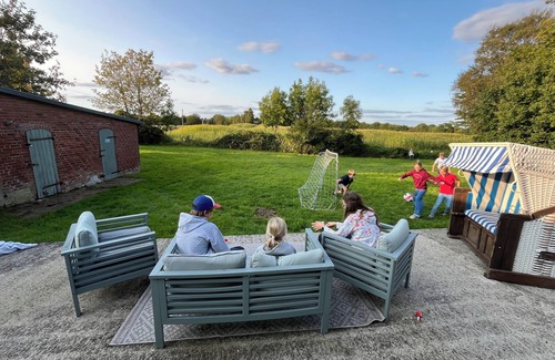 Steinbergkirche Casa | Captains Lodge - Badewanne, Dusche, Terrasse, Grill, Abgelegen und Strandnah