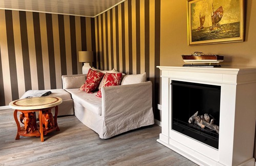 Steinbergkirche Casa | Captains Lodge - Badewanne, Dusche, Terrasse, Grill, Abgelegen und Strandnah