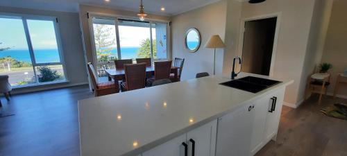 Kingscote Casa | Captains on the Seafront - Breathtaking Sea views- Large 4br 2bth