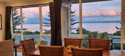 Kingscote Casa | Captains on the Seafront - Breathtaking Sea views- Large 4br 2bth