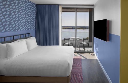 Downtown Memphis Hotel | Caption BY Hyatt Beale Street Memphis