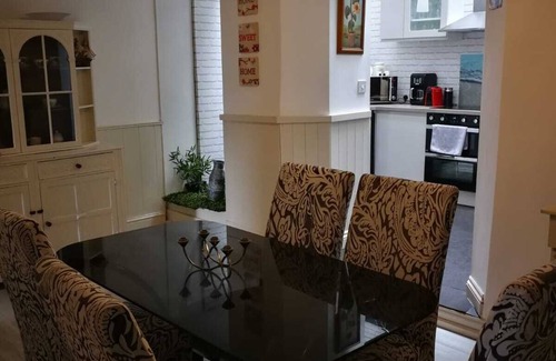 Torquay Casa | Captivating 3-bed House in St Marychurch Torquay