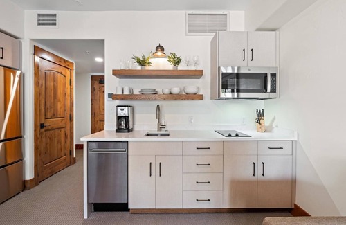Tamarack Condominio | Captivating Studio | Pet friendly with Balcony