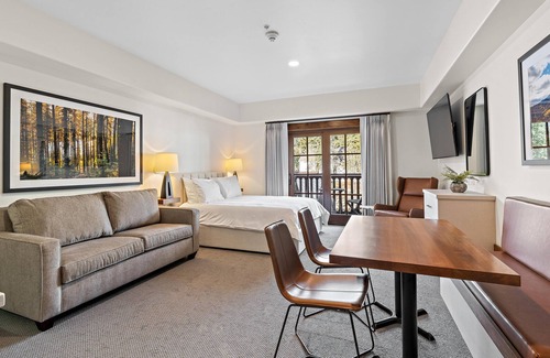 Tamarack Condominio | Captivating Studio | Pet friendly with Balcony