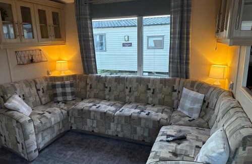 Muston Otro | Caravan by the sea