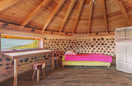 Bargeme Alquiler De RV | Caravana 'Case Africaine' con vistas a la montaña, terraza compartida y Wi-Fi