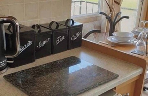 Ingoldmells Cabina | Caravan - Sleeps 4 - Parking - 10Mins To Beach