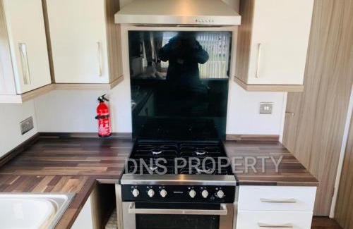 Winestead Casa | Caravan - Sleeps 6 - Near The Deep & Old Town