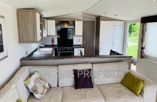 Winestead Casa | Caravan - Sleeps 6 - Near The Deep & Old Town