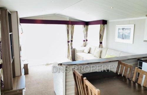 Winestead Casa | Caravan - Sleeps 6 - Near The Deep & Old Town