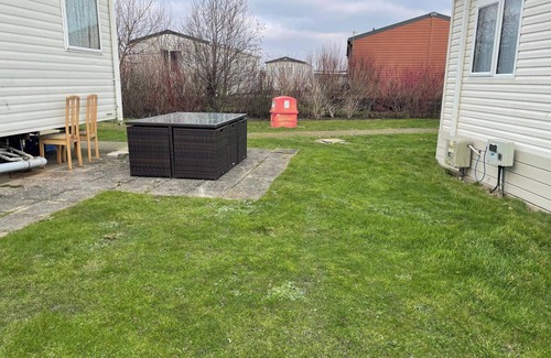 Camber Cabina | Caravan - Sleeps 8 - Pets Ok - Parking - Patio