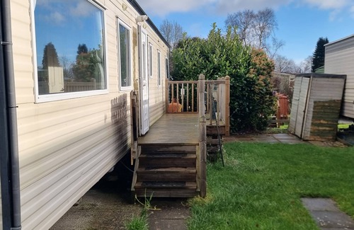 Llanfair Caereinion Villa | Caravan - Sleeps 8, pet friendly & hot tub