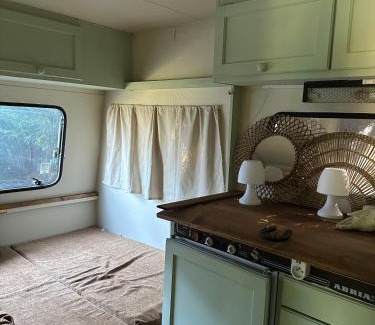 Saint-Meard-de-Gurcon Otro | Caravane vintage à la ferme