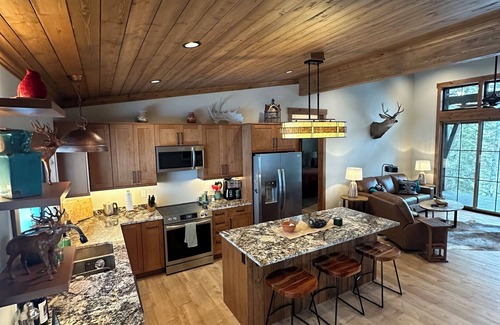 Columbia Falls Casa | Cardinal Cottage A Bailey Lake Retreat W/HotTub