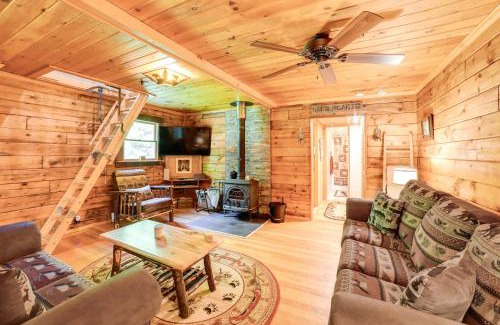 Pittsfield Casa | Cardinal Pines Cabin on 8 Acres - Dog Friendly!