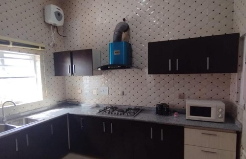 Ofin Apartamento | Caremax Shortlet