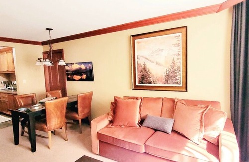 Olympic Valley Complejo | Carey's 2 Bd 2 Bath, Kitchenette, Palisades Slopeside Luxury Tahoe Condotel