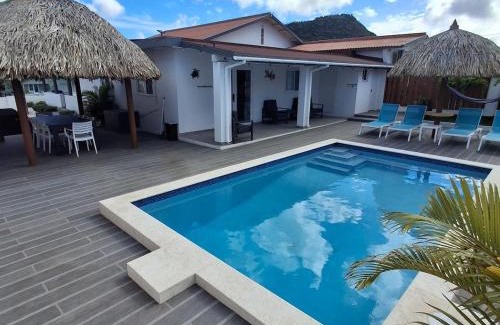 Oranjestad Casa | Caribbean Breeze- 4 Bedroom- 4 ensuite bathrooms