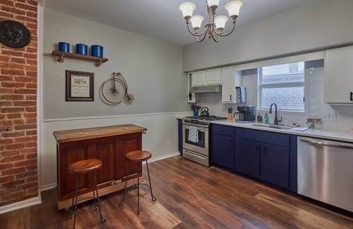 Moraine Cabaña | Carillon Cottage - Modern Comfort & Vintage Design