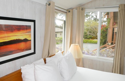 Northwest Carmel Casa | Carmel Fireplace Inn