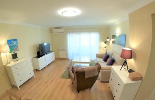 Linda-a-Velha Apartamento | Carnaxide modern T1 apartment w balcony in Carnaxide Oeiras Lisbon