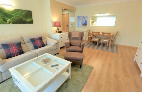 Linda-a-Velha Apartamento | Carnaxide modern T1 apartment w balcony in Carnaxide Oeiras Lisbon