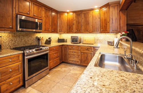 Ridgewood Cabina | Carnelian Bay Hideaway | Fireplace, Hot Tub & Views!