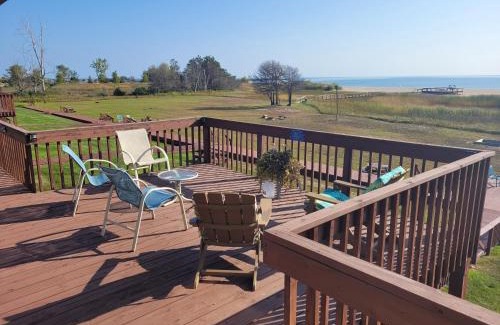 Oscoda Casa | Carpe Diem 365 - Very Cute Lakefront Condo!