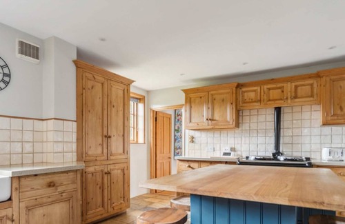 Maidensgrove Casa | Carpenter's Cottage - Tranquil Countryside Escape