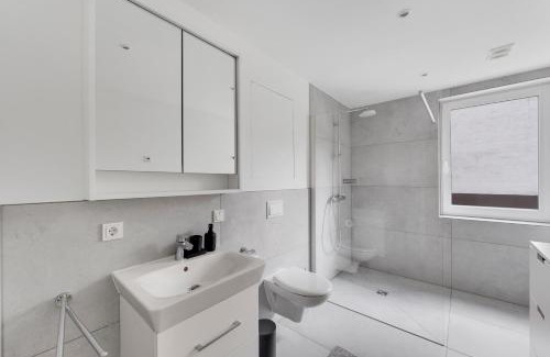 Leverkusen Apartamento | Carport A3 CGN & DUS Barrierefrei